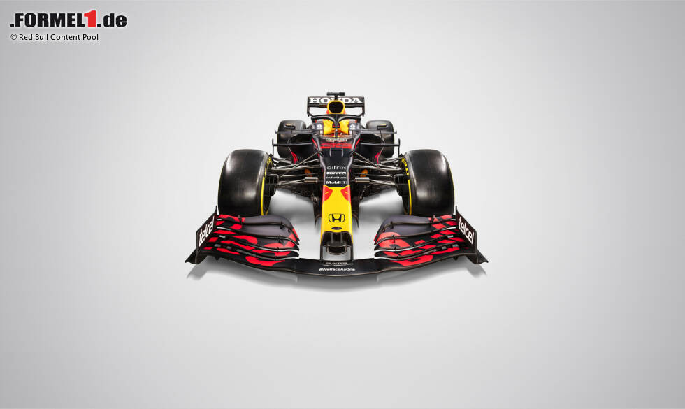 Und so sieht der Neuwagen aus: Red Bull ist seinem Design der Vorjahre treu geblieben und hat die Lackierung praktisch unangetastet gelassen. Auch das Auto selbst weist nur geringe Neuerungen auf. Daher auch die Bezeichnung "RB16B" - weil es keine klassische Neuentwicklung ist. Und so sieht der Neuwagen aus: Red Bull ist seinem Design der Vorjahre treu geblieben und hat die Lackierung praktisch unangetastet gelassen. Auch das Auto selbst weist nur geringe Neuerungen auf. Daher auch die Bezeichnung "RB16B" - weil es keine klassische Neuentwicklung ist.