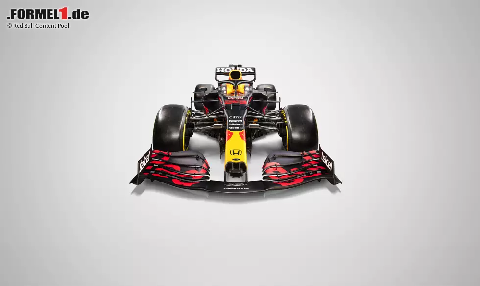 Foto zur News: Und so sieht der Neuwagen aus: Red Bull ist seinem Design der Vorjahre treu geblieben und hat die Lackierung praktisch unangetastet gelassen. Auch das Auto selbst weist nur geringe Neuerungen auf. Daher auch die Bezeichnung &quot;RB16B&quot; - weil es keine klassische Neuentwicklung ist.