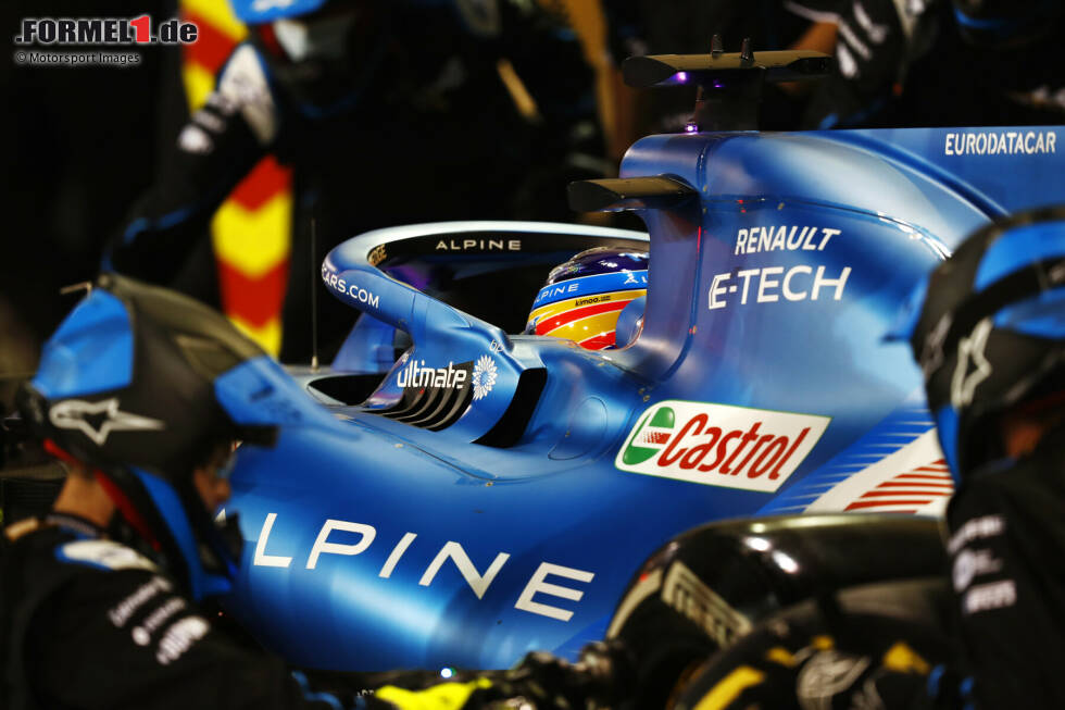 Foto zur News: Fernando Alonso (2): Der Spanier machte bei seinem Comeback keine Fehler und wäre wohl in die Punkte gefahren, wenn sein Alpine nicht schlappgemacht hätte. Zwischenzeitlich auf P7. Nach seiner zweijährigen Auszeit mag er noch nicht wieder in Bestform sein, aber uns hat das bis zu seinem Ausfall schon ziemlich überzeugt.