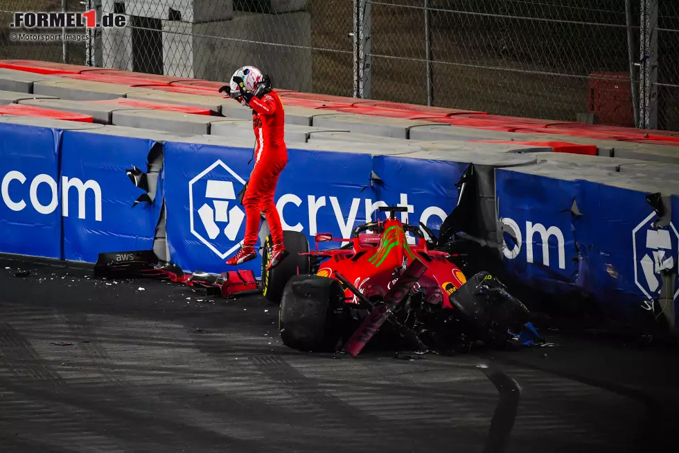 Charles Leclerc (2): Am Freitag noch gecrasht, was P4 im Qualifying umso beeindruckender macht. Im Rennen konnte er diese Position nicht halten, was aber in erster Linie daran lag, dass auch er zu den Piloten zählte, die durch die rote Flagge einen Nachteil hatten. Dazu etwas Pech beim Unfall mit Perez. Foto zur News: Charles Leclerc (2): Am Freitag noch gecrasht, was P4 im Qualifying umso beeindruckender macht. Im Rennen konnte er diese Position nicht halten, was aber in erster Linie daran lag, dass auch er zu den Piloten zählte, die durch die rote Flagge einen Nachteil hatten. Dazu etwas Pech beim Unfall mit Perez.