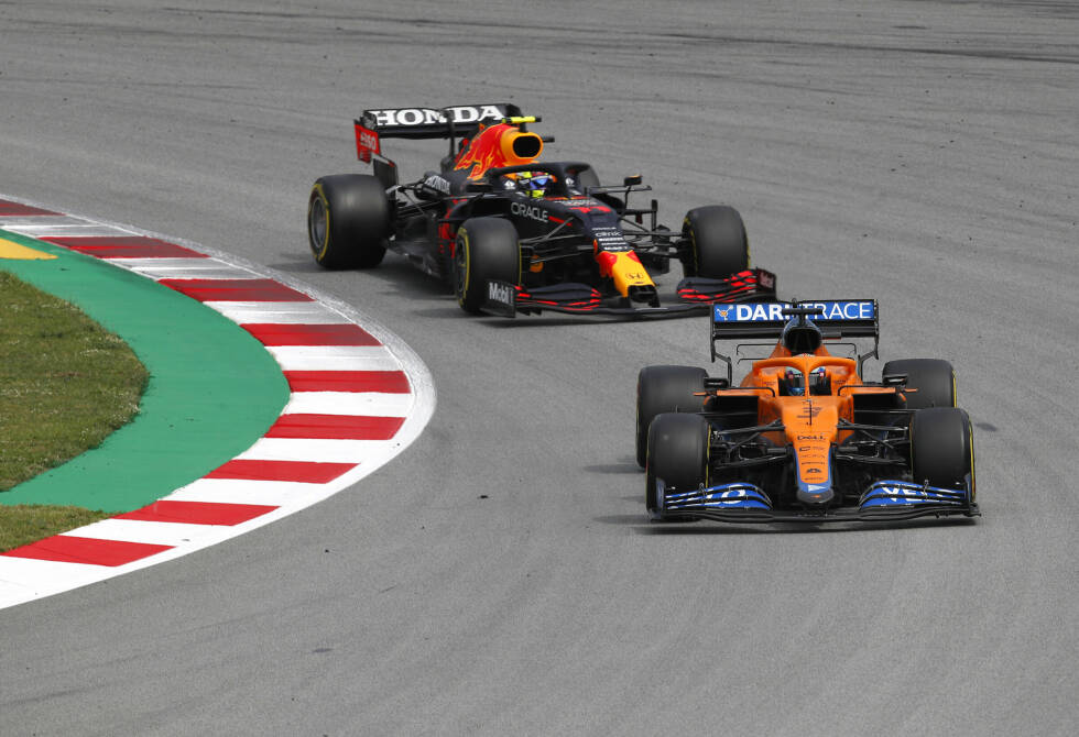 Foto zur News: Daniel Ricciardo (2): Sein bislang bestes Wochenende für McLaren. Er selbst ist noch nicht komplett zufrieden, doch im Rennen konnte er Perez im Red Bull lange hinter sich halten und schlug zudem Sainz im Ferrari, der in Spanien eigentlich schneller war. Es scheint in die richtige Richtung zu gehen!