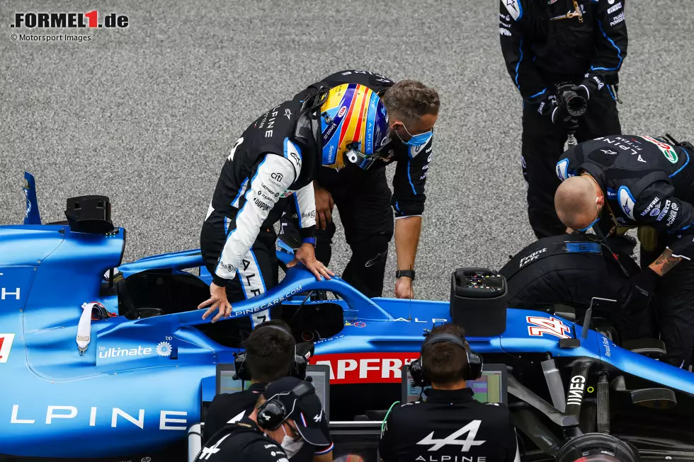 Foto zur News: Fernando Alonso (4): Im Qualifying von Ocon gebügelt, im Rennen dann auf einer riskanten Strategie unterwegs, die sich letztendlich nicht auszahlte. Kam am Ende noch einmal zum Stopp, weshalb der 17. Platz nicht repräsentativ ist. Trotzdem war das für uns zu schwach für eine 3 - vor allem im Verhältnis zum Teamkollegen.