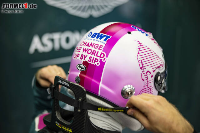 Foto zur News: Formel-1-Fahrer Sebastian Vettel geht mit einem neuen Helmdesign in die Saison 2021. Hier sind die ersten Bilder des veränderten Looks!