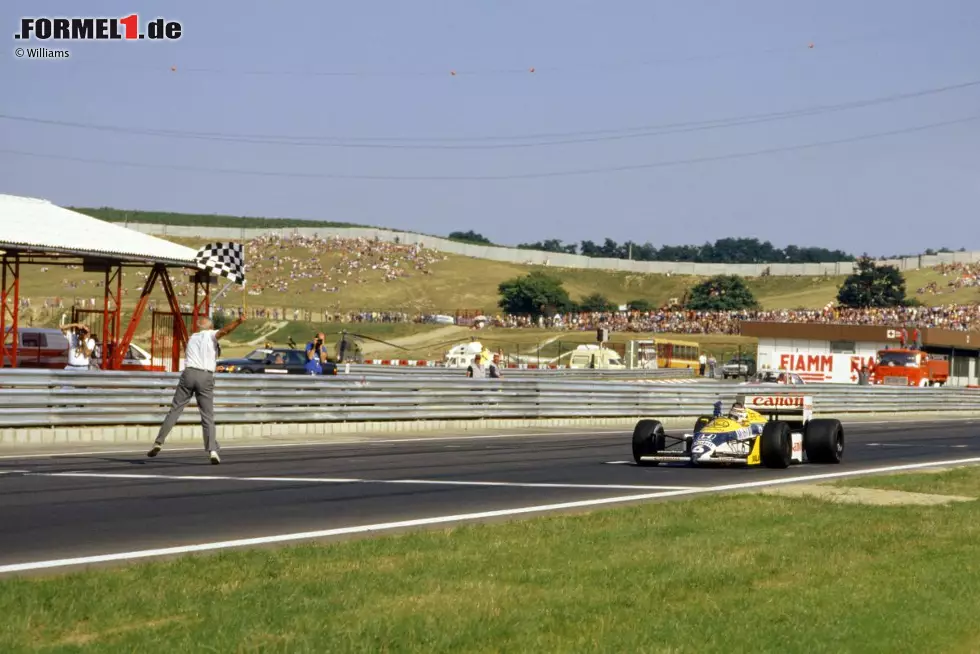 Während Brabham bis zur finalen Saison 1992 immer weiter abrutscht, wechselt Piquet 1986 zu Williams. Wird er in der ersten Saison ganz knapp "nur" WM-Dritter (drei Punkte fehlen zum Titel), wird er 1987 nach vier Jahren tatsächlich noch ein drittes und letztes Mal Weltmeister. Für Williams ist es der erste Fahrertitel seit fünf Jahren. Foto zur News: Während Brabham bis zur finalen Saison 1992 immer weiter abrutscht, wechselt Piquet 1986 zu Williams. Wird er in der ersten Saison ganz knapp "nur" WM-Dritter (drei Punkte fehlen zum Titel), wird er 1987 nach vier Jahren tatsächlich noch ein drittes und letztes Mal Weltmeister. Für Williams ist es der erste Fahrertitel seit fünf Jahren.
