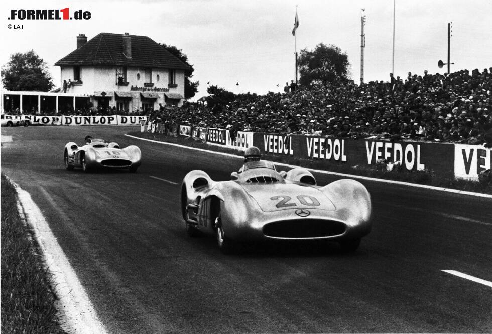 Hintergrund: Weil die Formel-1-Saison 1952 ohne Alfa Romeo stattfindet, ist auch Fangio nicht mit dabei. 1953 kehrt er mit Maserati in die Königsklasse zurück, wird im ersten Jahr aber "nur" Vizeweltmeister. Der zweite Titel folgt erst 1954, also drei Jahre nach seinem ersten Triumph. Dafür gewinnt er dann gleich vier Titel in Serie! Hintergrund: Weil die Formel-1-Saison 1952 ohne Alfa Romeo stattfindet, ist auch Fangio nicht mit dabei. 1953 kehrt er mit Maserati in die Königsklasse zurück, wird im ersten Jahr aber "nur" Vizeweltmeister. Der zweite Titel folgt erst 1954, also drei Jahre nach seinem ersten Triumph. Dafür gewinnt er dann gleich vier Titel in Serie!
