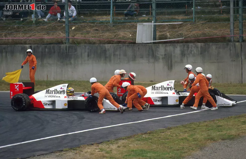 Den Titel holt sich McLaren zwar nach dem "Ausrutscher" 1987 zurück. Der geht allerdings nicht an Prost sondern an dessen neuen Teamkollegen Ayrton Senna. Erst 1989 schnappt sich Prost Titel Nummer drei - nach einer Kollision mit Senna. Ein vierter soll später auch noch folgen. Doch erneut wird es einige Jahre dauern ... Foto zur News: Den Titel holt sich McLaren zwar nach dem "Ausrutscher" 1987 zurück. Der geht allerdings nicht an Prost sondern an dessen neuen Teamkollegen Ayrton Senna. Erst 1989 schnappt sich Prost Titel Nummer drei - nach einer Kollision mit Senna. Ein vierter soll später auch noch folgen. Doch erneut wird es einige Jahre dauern ...