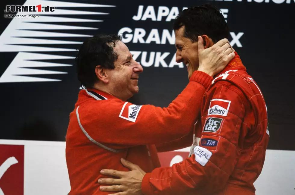 Der 1996er-Ferrari ist zunächst zu unzuverlässig. 1997 und 1998 zieht er in harten WM-Duellen erst gegen Jacques Villeneuve (Williams), dann gegen Mika Häkkinen (McLaren) den Kürzeren. 1999 verhindert ein Unfall den möglichen dritten Titel. Erst 2000 platzt endlich der Knoten - dafür aber richtig! Es folgen gleich fünf Titel in Serie ... Foto zur News: Der 1996er-Ferrari ist zunächst zu unzuverlässig. 1997 und 1998 zieht er in harten WM-Duellen erst gegen Jacques Villeneuve (Williams), dann gegen Mika Häkkinen (McLaren) den Kürzeren. 1999 verhindert ein Unfall den möglichen dritten Titel. Erst 2000 platzt endlich der Knoten - dafür aber richtig! Es folgen gleich fünf Titel in Serie ...