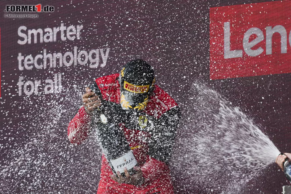 Foto zur News: Carlos Sainz hat 150 Grand Prix auf seinen ersten Formel-1-Sieg warten müssen! Der Spanier ist aber nicht der erste Fahrer, der lange auf seinen großen Erfolg warten musste. Bei einem dauerte es sogar noch viel länger!