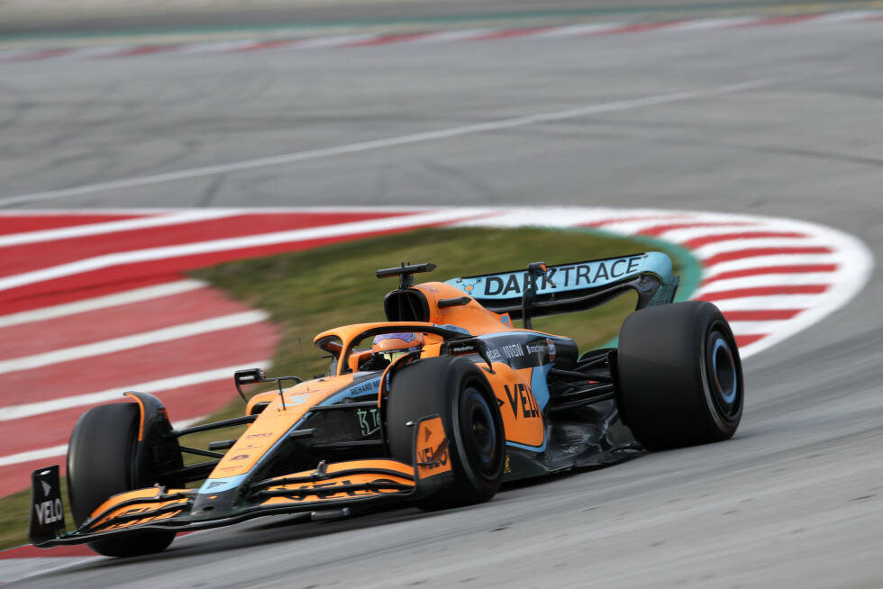 Foto zur News: Daniel Ricciardo im McLaren MCL36 fährt am Vormittag in 1:20.335 Minuten auf C3-Reifen die Bestzeit. Er liegt damit gut acht Zehntel hinter dem Vortageswert von Teamkollege Lando Norris zurück. Auf den weiteren Plätzen folgen: Carlos Sainz (Ferrari) und Pierre Gasly (AlphaTauri).