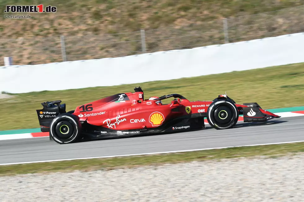 Foto zur News: Am Nachmittag erzielt Charles Leclerc im Ferrari F1-75 mit C3-Reifen 1:19.689 Minuten und sichert sich damit die Tagesbestzeit vor Pierre Gasly (AlphaTauri) und Daniel Ricciardo (McLaren). Eine neue Wochenbestzeit ist das aber nicht.