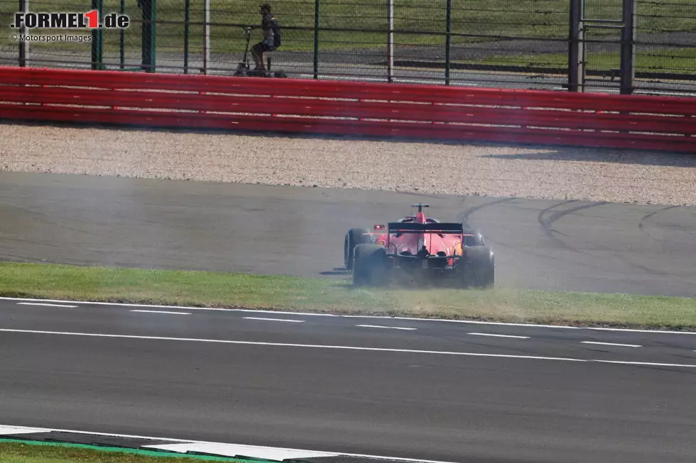 #18 70-Jahres-Jubiläumsrennen 2020: Beim zweiten Rennen in Silverstone 2020 erwischt es Vettel zunächst am Start mit einem selbstverschuldeten Dreher. Er kann sich aber gut zurückkämpfen, ehe sein Team einen Boxenstopp in Runde 22 beordert, denn: Von hinten kommt Teamkollege Leclerc mit frischeren Reifen ... Foto zur News: #18 70-Jahres-Jubiläumsrennen 2020: Beim zweiten Rennen in Silverstone 2020 erwischt es Vettel zunächst am Start mit einem selbstverschuldeten Dreher. Er kann sich aber gut zurückkämpfen, ehe sein Team einen Boxenstopp in Runde 22 beordert, denn: Von hinten kommt Teamkollege Leclerc mit frischeren Reifen ...