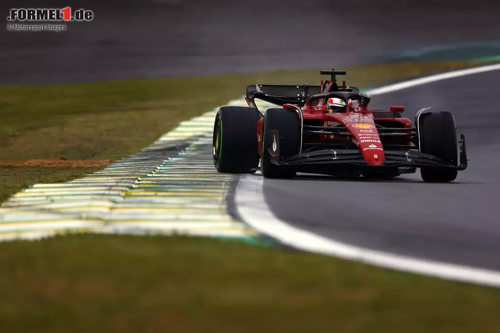 #7 Brasilien 2022: Im Qualifying zum Sprintrennen in Sao Paulo schwebt Regen über der Strecke in Interlagos. In Q1 und Q2 konnten die schnellsten Zeiten noch mit den Trockenreifen gefahren werden und auch zu Q3-Beginn ist der Asphalt trocken. Ferrari glaubt jedoch an einen schnellen Wetterumschwung und schickt ... Foto zur News: #7 Brasilien 2022: Im Qualifying zum Sprintrennen in Sao Paulo schwebt Regen über der Strecke in Interlagos. In Q1 und Q2 konnten die schnellsten Zeiten noch mit den Trockenreifen gefahren werden und auch zu Q3-Beginn ist der Asphalt trocken. Ferrari glaubt jedoch an einen schnellen Wetterumschwung und schickt ...