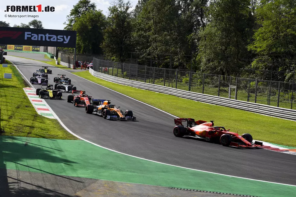 #17 Italien 2019: Qualifying-Chaos im Q3 von Monza: Auf den langen Geraden möchte jeder für seine schnelle Runde einen Windschatten, doch selbstverständlich will keiner die Meute anführen. Nach dem ersten Lauf liegt Leclerc auf Polekurs, während Teamkollege Vettel nur 4. hinter den Mercedes-Piloten ist. Für den letzten Run soll der ... Foto zur News: #17 Italien 2019: Qualifying-Chaos im Q3 von Monza: Auf den langen Geraden möchte jeder für seine schnelle Runde einen Windschatten, doch selbstverständlich will keiner die Meute anführen. Nach dem ersten Lauf liegt Leclerc auf Polekurs, während Teamkollege Vettel nur 4. hinter den Mercedes-Piloten ist. Für den letzten Run soll der ...