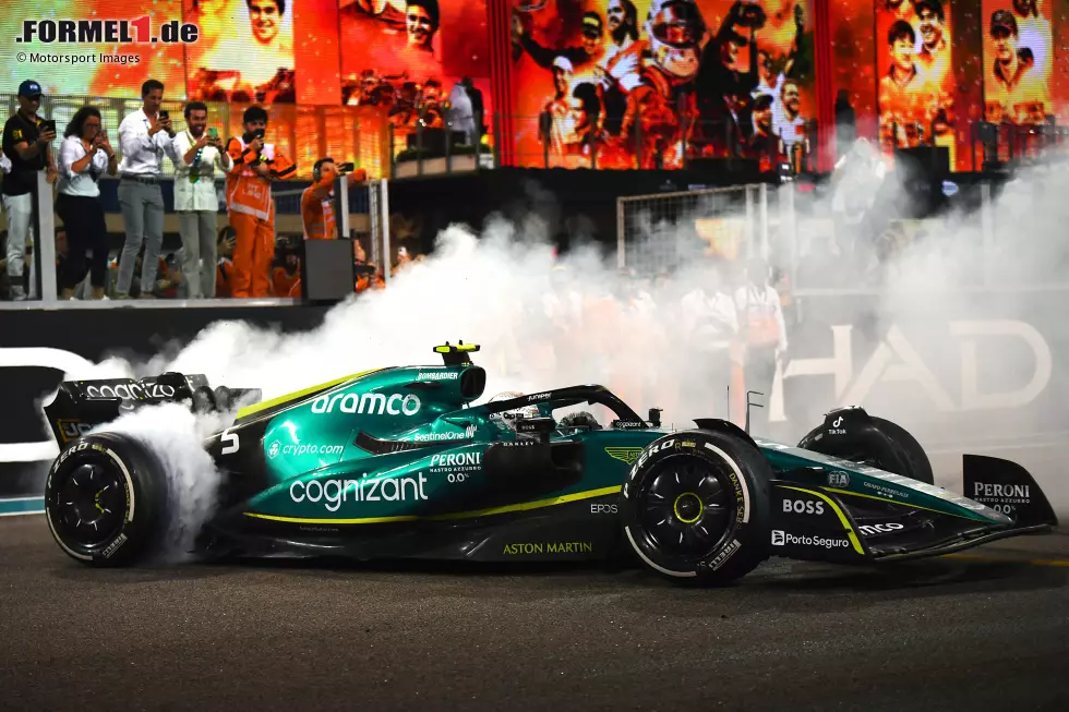 Sebastian Vettel (2): Ein viel besseres Abschiedswochenende hätte er sich unter den Vorzeichen wohl kaum wünschen können - abgesehen von der Strategie, mit der Aston Martin leider danebengegriffen hat. Das kann man ihm aber nicht vorwerfen, von seiner Seite war es ein würdiger und fast perfekter Formel-1-Abschluss! Foto zur News: Sebastian Vettel (2): Ein viel besseres Abschiedswochenende hätte er sich unter den Vorzeichen wohl kaum wünschen können - abgesehen von der Strategie, mit der Aston Martin leider danebengegriffen hat. Das kann man ihm aber nicht vorwerfen, von seiner Seite war es ein würdiger und fast perfekter Formel-1-Abschluss!