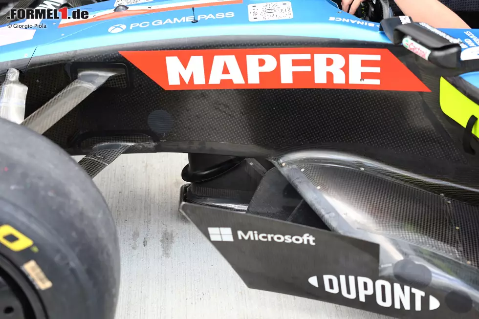 Eine Aufnahme des "Bib-Wings" am A522 beim Grand Prix von Miami, den das Team hinzugefügt hatte, nachdem andere Teams in der Anfangsphase der Saison ähnliche Lösungen verwendet hatten. Foto zur News: Eine Aufnahme des "Bib-Wings" am A522 beim Grand Prix von Miami, den das Team hinzugefügt hatte, nachdem andere Teams in der Anfangsphase der Saison ähnliche Lösungen verwendet hatten.