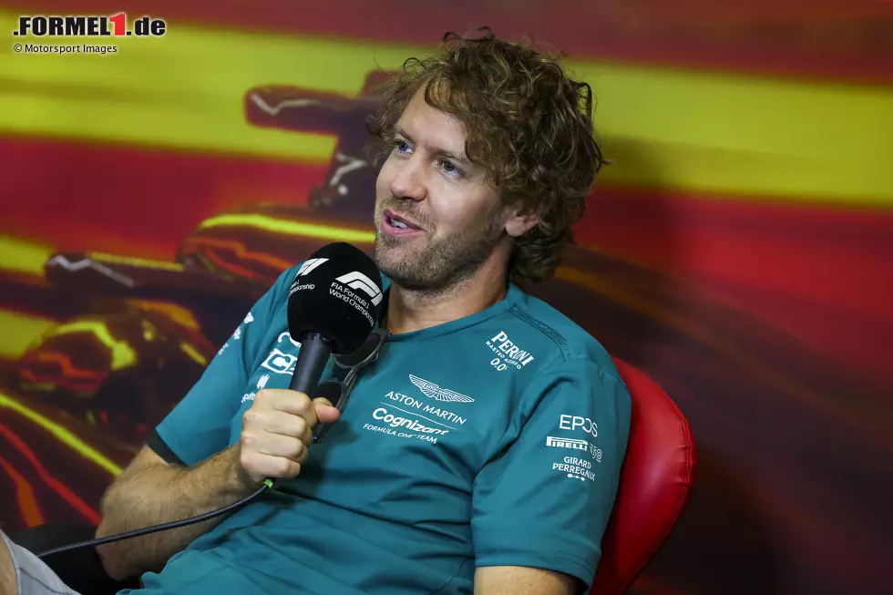 ... auf Platz acht! Sebastian Vettel ist sportlich eine der positiven Überraschungen am Freitag. Allerdings gibt es abseits der Strecke Stress, weil ... Foto zur News: ... auf Platz acht! Sebastian Vettel ist sportlich eine der positiven Überraschungen am Freitag. Allerdings gibt es abseits der Strecke Stress, weil ...