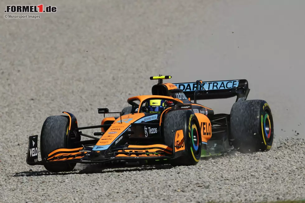 ... Lando Norris hat Probleme. Erst rodelt der McLaren-Pilot durch den Kies, dann beschädigt er sich seinen neuen Unterboden. Auch von der Pace ist McLaren weit weg. Besser läuft es für einen Deutschen, nämlich ... Foto zur News: ... Lando Norris hat Probleme. Erst rodelt der McLaren-Pilot durch den Kies, dann beschädigt er sich seinen neuen Unterboden. Auch von der Pace ist McLaren weit weg. Besser läuft es für einen Deutschen, nämlich ...