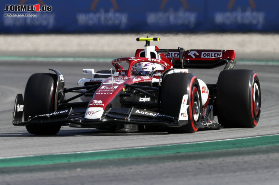 Guanyu Zhou (5): Kein großer Fehler am Wochenende, aber einfach zu langsam. Im Qualifying fehlte eine Sekunde auf Bottas, P15 im Alfa Romeo ist viel zu wenig. Im Rennen dann wieder einmal ein schlechter Start und etwas später ausgefallen. In der WM steht es gegen Bottas nach Punkten 1:38. Lehrgeld für den Rookie. Guanyu Zhou (5): Kein großer Fehler am Wochenende, aber einfach zu langsam. Im Qualifying fehlte eine Sekunde auf Bottas, P15 im Alfa Romeo ist viel zu wenig. Im Rennen dann wieder einmal ein schlechter Start und etwas später ausgefallen. In der WM steht es gegen Bottas nach Punkten 1:38. Lehrgeld für den Rookie.