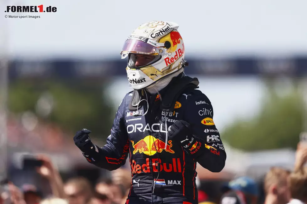 Max Verstappen (1): Was soll man da abziehen? Im Qualifying mehr als sechs Zehntel vor dem Rest der Welt, im Rennen am Ende auf alten Reifen und ohne Funk gegen Sainz verteidigt und keine Fehler gemacht. So ist er auf dem Weg zur Titelverteidigung wohl kaum zu stoppen! Foto zur News: Max Verstappen (1): Was soll man da abziehen? Im Qualifying mehr als sechs Zehntel vor dem Rest der Welt, im Rennen am Ende auf alten Reifen und ohne Funk gegen Sainz verteidigt und keine Fehler gemacht. So ist er auf dem Weg zur Titelverteidigung wohl kaum zu stoppen!