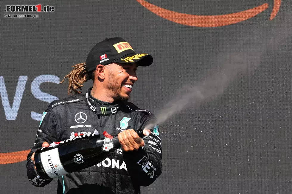 Lewis Hamilton (2): Für den Rekordchampion geht es dieses Mal nur knapp an der 1 vorbei. Erstmals seit dem Saisonauftakt wieder auf dem Podium und schneller als sein Teamkollege. P3 war in diesem Rennen das Maximum für Mercedes. Das war fast schon wieder der alte Lewis! Foto zur News: Lewis Hamilton (2): Für den Rekordchampion geht es dieses Mal nur knapp an der 1 vorbei. Erstmals seit dem Saisonauftakt wieder auf dem Podium und schneller als sein Teamkollege. P3 war in diesem Rennen das Maximum für Mercedes. Das war fast schon wieder der alte Lewis!