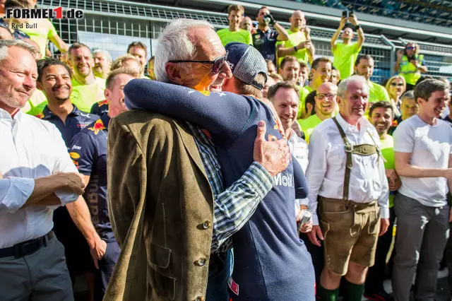 Foto zur News: Max Verstappen: "Dietrich hat sich nie in den Vordergrund gedrängt. Die Kameras waren nicht seins. Ich bin ihm dankbar, dass er schon in einem so jungen Alter an mich geglaubt hat. Meinen letzten Besuch bei ihm am Wolfgangsee werde ich nie vergessen. Es war ein besonderer Tag, der jetzt, im Nachhinein, noch spezieller geworden ist."