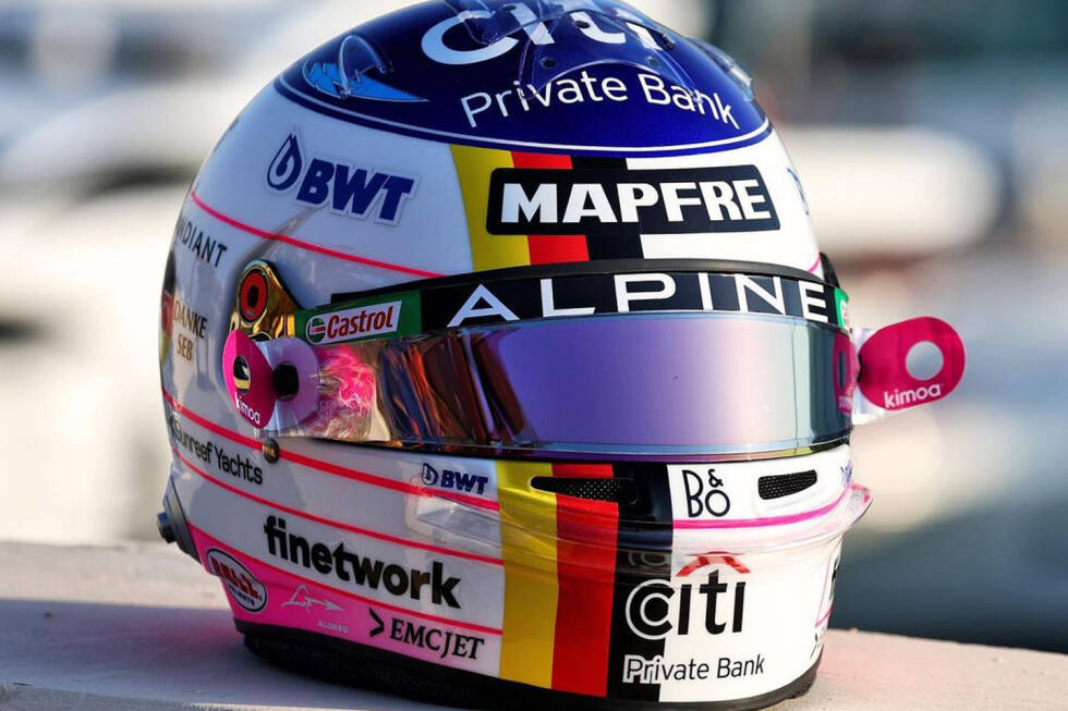 Foto zur News: ... zollt Fernando Alonso seinem einstigen WM-Rivalen Respekt, indem er in Abu Dhabi mit einem Helm im Vettel-Design fährt, inklusive Schwarz-Rot-Gold-Streifen. Gar das komplette Vettel-Helmdesign ...