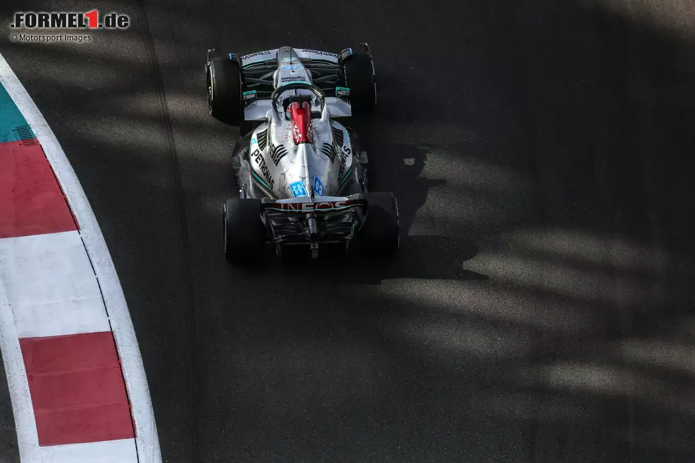 ... George Russell im Mercedes W13. Der Brasilien-Sieger kommt im Freitagstraining etwas besser zurecht als sein Teamkollege Lewis Hamilton, der Vierter wird. Dazwischen ... Foto zur News: ... George Russell im Mercedes W13. Der Brasilien-Sieger kommt im Freitagstraining etwas besser zurecht als sein Teamkollege Lewis Hamilton, der Vierter wird. Dazwischen ...