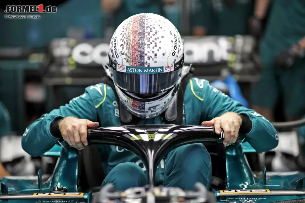 ... Sebastian Vettel im Aston Martin AMR22, der bei seinem letzten Auftritt in der Formel 1 den neunten Startplatz herausfährt. Damit bringt sich Vettel in eine gute Ausgangslage für seinen finalen Grand Prix am Sonntag. Nicht weit dahinter ... Foto zur News: ... Sebastian Vettel im Aston Martin AMR22, der bei seinem letzten Auftritt in der Formel 1 den neunten Startplatz herausfährt. Damit bringt sich Vettel in eine gute Ausgangslage für seinen finalen Grand Prix am Sonntag. Nicht weit dahinter ...