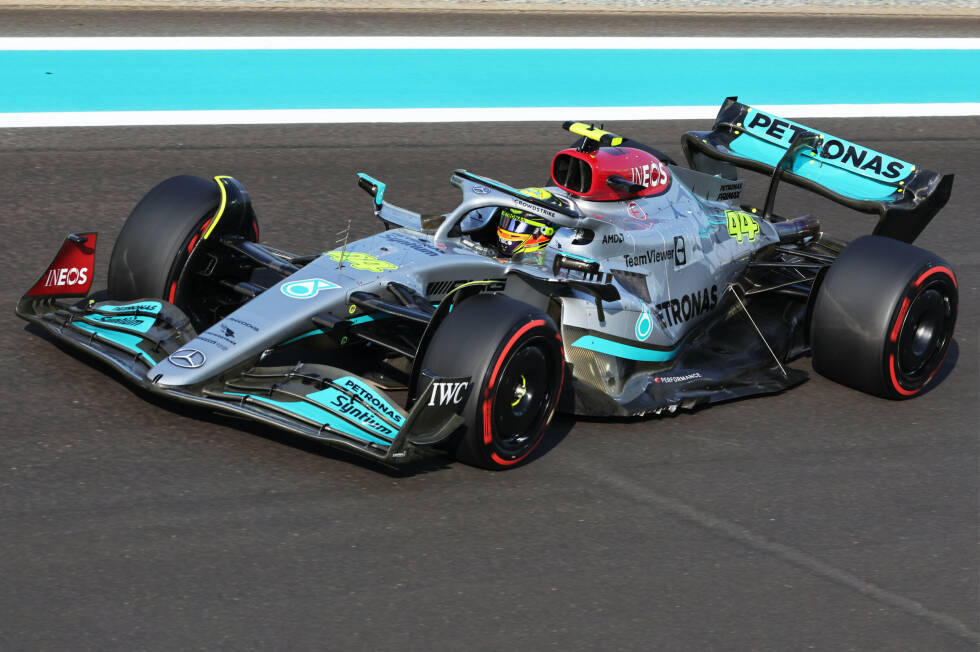 Foto zur News: ... kommt Lewis Hamilton im Mercedes, und das bedeutet: Er verliert erst zum dritten Mal ein Teamduell gegen seinen Stallgefährten in der Formel 1. Und er bleibt erstmals überhaupt ohne einen Saisonsieg. Sein Ausfall ...