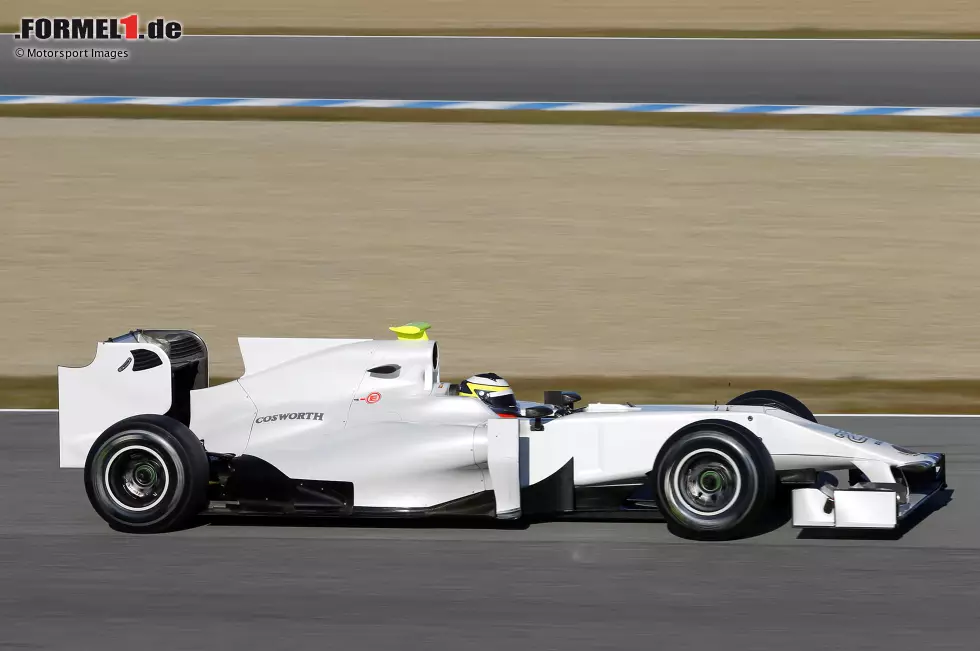 ... HRT, das 2012 vor seiner letzten Formel-1-Saison ebenfalls ganz in Weiß zu Probefahrten vorstellig wird. Doch Weiß muss nicht automatisch langsam sein, das beweist ... Foto zur News: ... HRT, das 2012 vor seiner letzten Formel-1-Saison ebenfalls ganz in Weiß zu Probefahrten vorstellig wird. Doch Weiß muss nicht automatisch langsam sein, das beweist ...