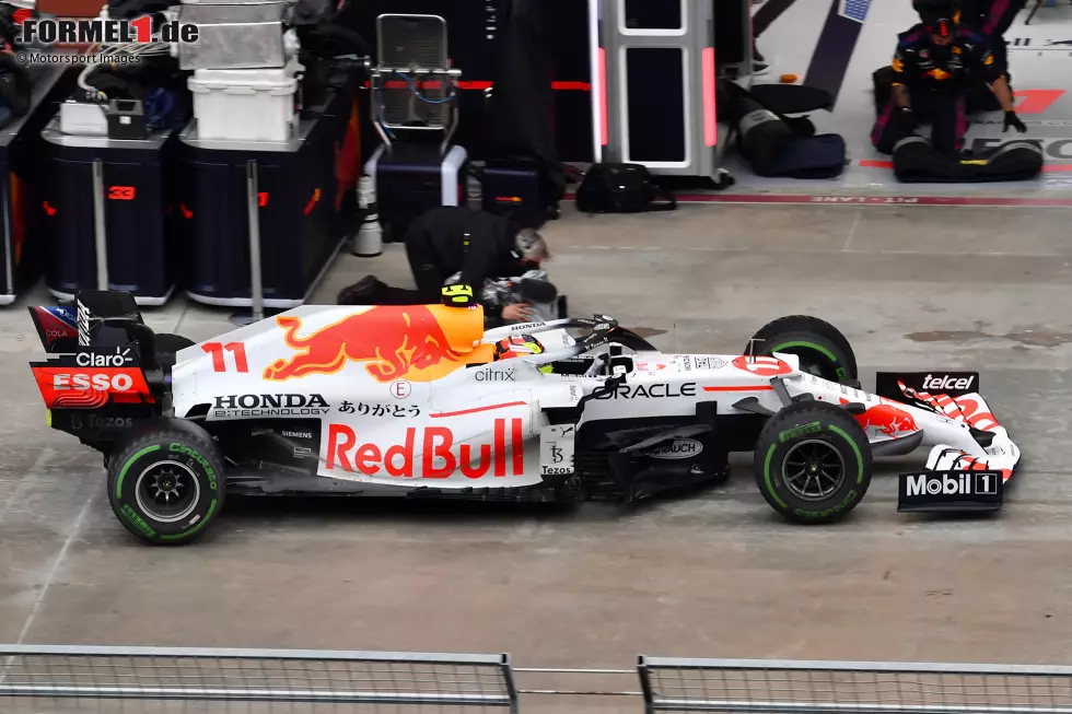 Das jüngste Beispiel ist ein Sonderdesign: Red Bull hat zum Honda-Abschied mal die Stammfarbe Dunkelblau abgelegt und das Weiß genommen, das in der Vergangenheit oft japanische Rennautos zierte. Honda selbst ... Foto zur News: Das jüngste Beispiel ist ein Sonderdesign: Red Bull hat zum Honda-Abschied mal die Stammfarbe Dunkelblau abgelegt und das Weiß genommen, das in der Vergangenheit oft japanische Rennautos zierte. Honda selbst ...