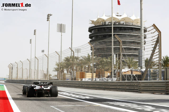 Foto zur News: Der letzte Tag der Formel-1-Wintertests 2022 in Bahrain: In dieser Fotostrecke fassen wir nochmal alle wichtigen Themen zum Finale der Probefahrten zusammen, inklusive der Bestzeiten, der Probleme und Hinkucker!