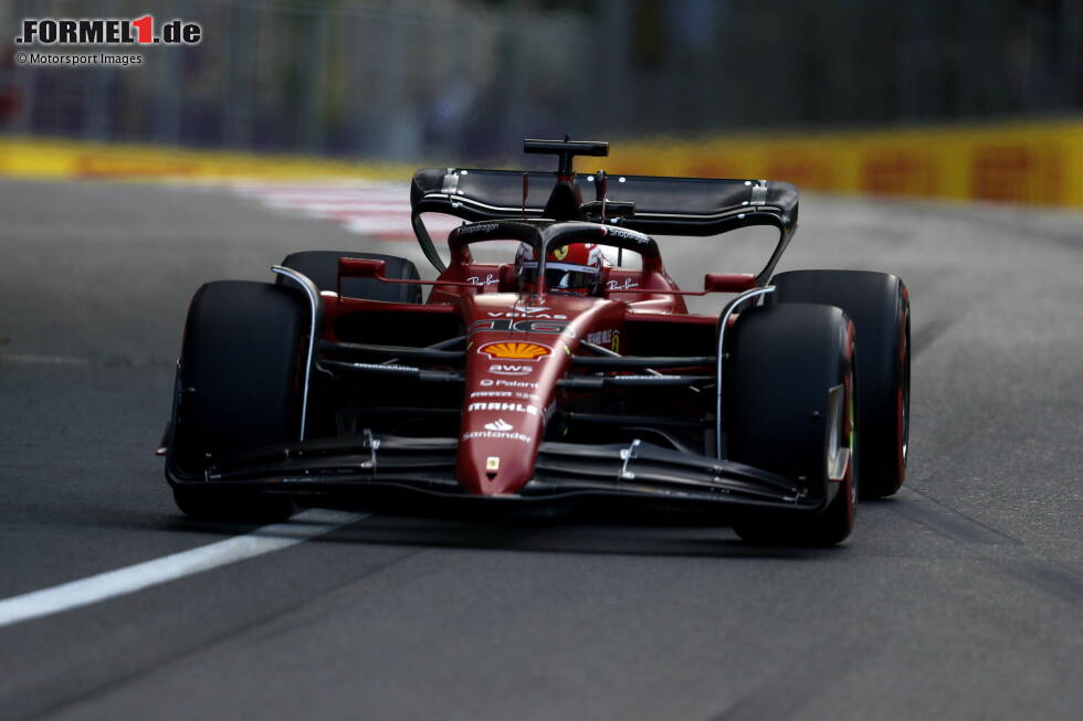 Foto zur News: ... Charles Leclerc im Ferrari F1-75 ist noch besser unterwegs und er sichert sich in 1:43.224 Minuten die Tagesbestzeit - vor Perez und dessen Red-Bull-Teamkollege Max Verstappen auf P3. Als Vierter überrascht ...