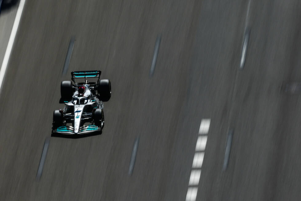 Foto zur News: ... im Rennen an Mercedes-Fahrer George Russell, der damit seine Top-5-Serie weiter am Leben hält und P4 in der Fahrer-WM festigt. Hinter ihm ...