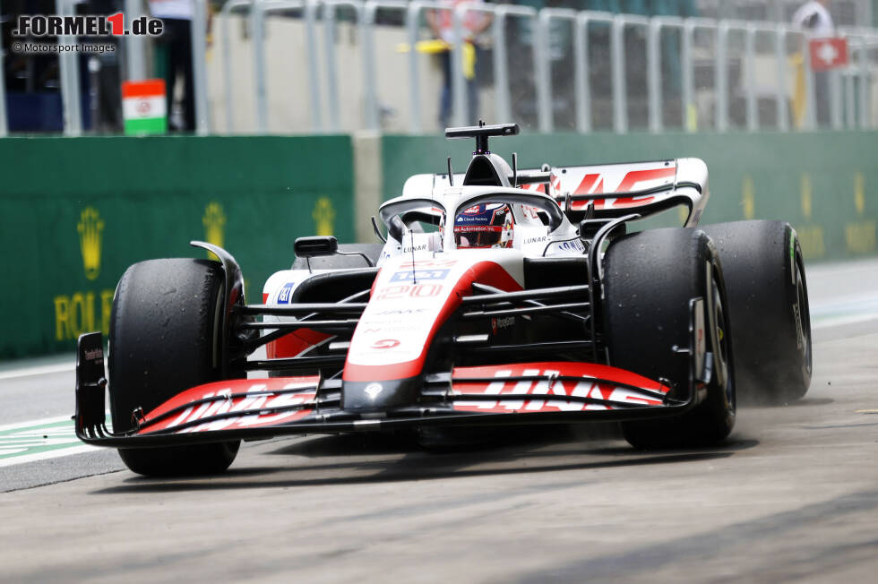 Foto zur News: Es ist für Haas und für Magnussen jeweils die erste Poleposition in der Formel 1, und eine völlig überraschende noch dazu: Magnussen ist vorne aus eigener Kraft in Q3 nach dem ersten Versuch aller Fahrer, dann ...