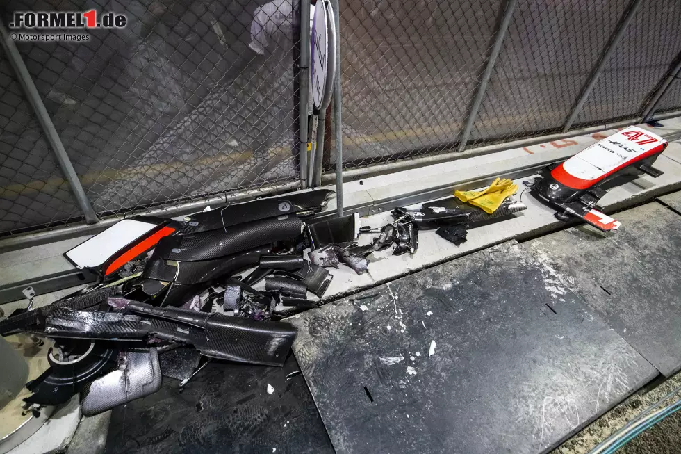 ... kleinere Anbauteile und die Flügel sind beim Unfall zu Bruch gegangen. Team Haas gibt wenig später außerdem bekannt, dass ... Foto zur News: ... kleinere Anbauteile und die Flügel sind beim Unfall zu Bruch gegangen. Team Haas gibt wenig später außerdem bekannt, dass ...