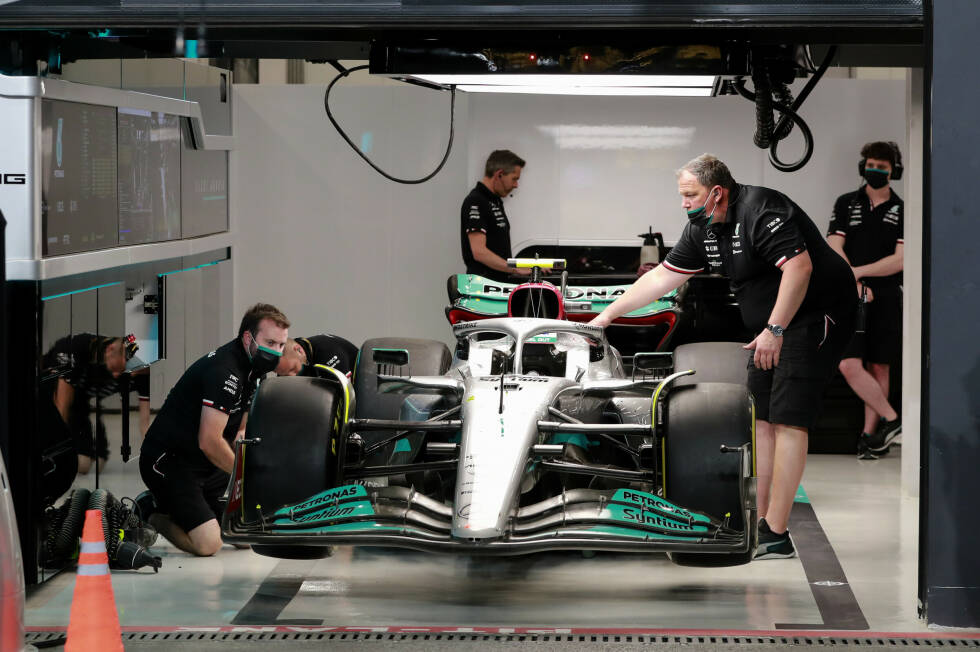 Foto zur News: ... Mercedes-Fahrer Lewis Hamilton muss sein Auto bereits nach Q1 abstellen. Der Ex-Champion hat sich beim Set-up vertan und verpasst aus eigener Kraft das Weiterkommen in das zweite Segment. Erstmals seit Brasilien 2017 scheidet Hamilton bereits in Q1 aus!