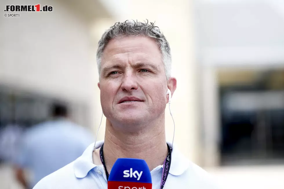 Foto zur News: ... reist zum Beispiel TV-Experte Ralf Schumacher nach den Ereignissen vom Freitag vorzeitig aus Saudi-Arabien ab, ebenso wie weitere Mitglieder der Crew des deutschen Senders &#039;Sky&#039;. Einzig Reporter Peter Hardenacke ist weiter vor Ort, um im Fahrerlager auf Stimmenfang zu gehen.