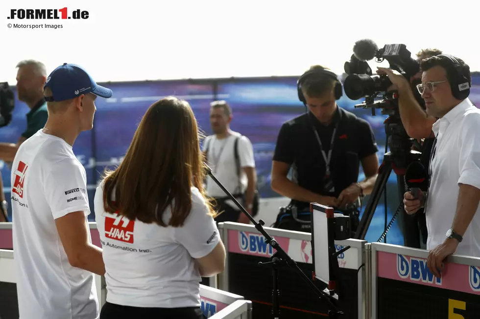 Foto zur News: ... meldet sich am Sonntagvormittag aus dem Formel-1-Fahrerlager, wo er für Interviews bereitsteht. Er spricht ausführlich über den Unfall und dessen Folgen und ...