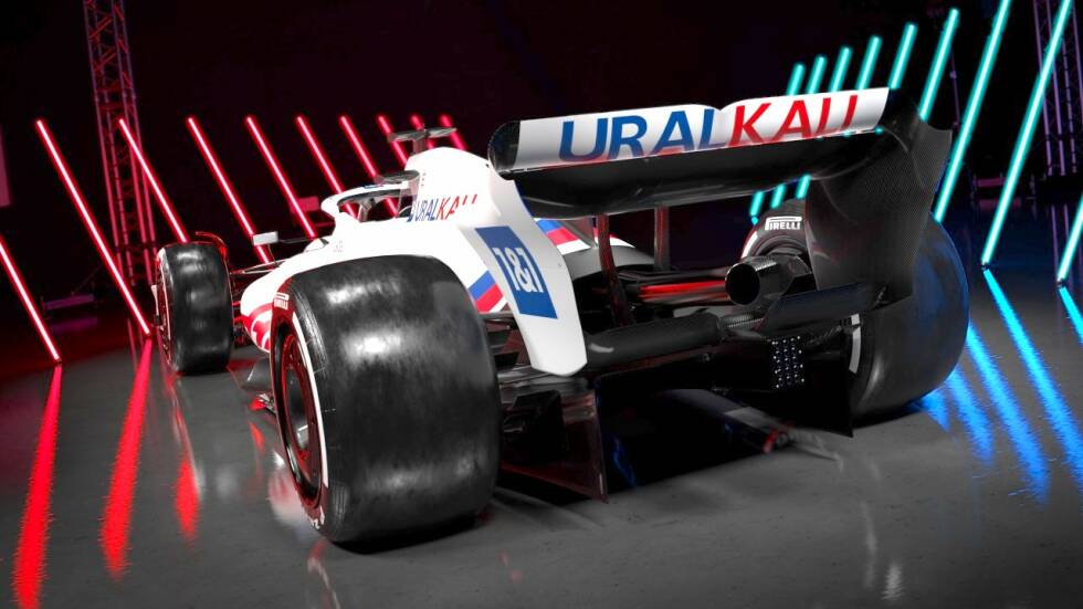 Foto zur News: ... aber erkennt man darin auch die russischen und/oder amerikanischen Nationalfarben. Hauptsponsor Uralkali kommt wie Fahrer Masepin aus Russland, Formel-1-Team Haas fährt unter US-amerikanischer Lizenz. Und der Vergleich ...