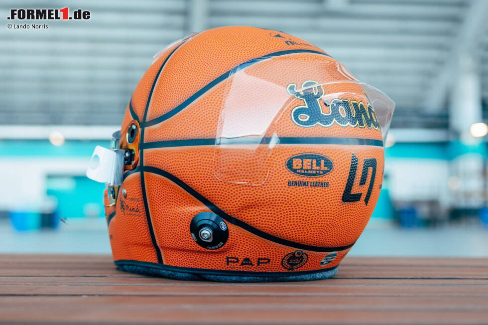 Foto zur News: ... er lehnt seine Kreation an einen US-Volkssport an: Basketball. Das Spielgerät hat hier das Design für den Helm vorgegeben, verbunden mit ...