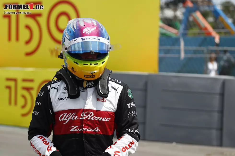Valtteri Bottas hat sogar gleich drei verschiedene Helme mit nach Miami gebracht! Den ersten davon fuhr er in FT1. Foto zur News: Valtteri Bottas hat sogar gleich drei verschiedene Helme mit nach Miami gebracht! Den ersten davon fuhr er in FT1.