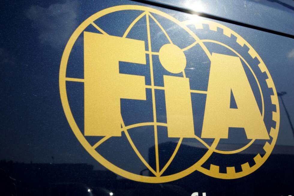 Foto zur News: ... vom Automobil-Weltverband (FIA) in Sachen Fahrstandards: Was ist erlaubt, was nicht? Dazu veröffentlicht die FIA in Imola neue Richtlinien, die für Klarheit sorgen sollen.