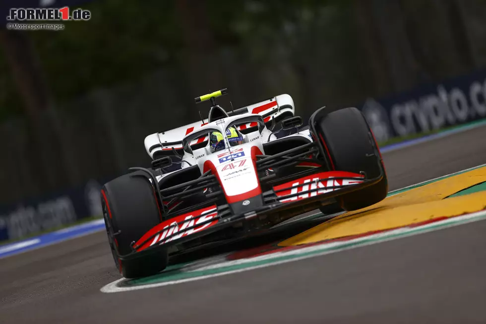 ... unterliegt im Qualifying erneut seinem Haas-Teamkollegen Kevin Magnussen und verpasst wieder den Einzug in die Top 10, dieses Mal als Zwölfter. Noch schlimmer ... Foto zur News: ... unterliegt im Qualifying erneut seinem Haas-Teamkollegen Kevin Magnussen und verpasst wieder den Einzug in die Top 10, dieses Mal als Zwölfter. Noch schlimmer ...