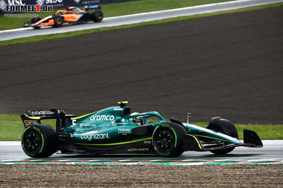 ... Sebastian Vettel und Aston Martin, denn der Ex-Champion fährt unter die Top 10 und sichert sich P9. Mick Schumacher dagegen ... Foto zur News: ... Sebastian Vettel und Aston Martin, denn der Ex-Champion fährt unter die Top 10 und sichert sich P9. Mick Schumacher dagegen ...