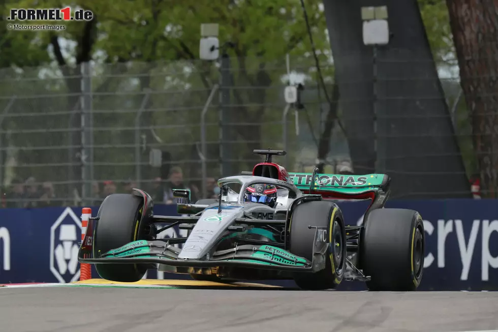 ... für Mercedes, das aus eigener Kraft nicht in die Top 10 vorstößt und vom "bisher schwierigsten Wochenende" der Saison 2022 spricht. Positiv dagegen ... Foto zur News: ... für Mercedes, das aus eigener Kraft nicht in die Top 10 vorstößt und vom "bisher schwierigsten Wochenende" der Saison 2022 spricht. Positiv dagegen ...