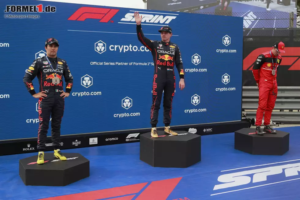 ... gewinnt den Sprint vor Leclerc und seinem Red-Bull-Kollegen Sergio Perez. Die Top 3 gehen in dieser Reihenfolge am Sonntag von den vorderen Positionen ins Rennen. Ganz hinten steht dann ... Foto zur News: ... gewinnt den Sprint vor Leclerc und seinem Red-Bull-Kollegen Sergio Perez. Die Top 3 gehen in dieser Reihenfolge am Sonntag von den vorderen Positionen ins Rennen. Ganz hinten steht dann ...