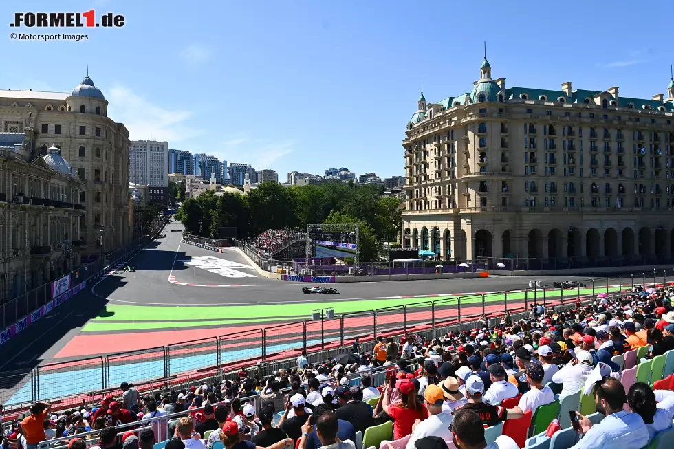 Foto zur News: 4. Baku, Aserbaidschan (30. April 2023) - Bereits zum sechsten Mal ist die Formel 1 in der Hauptstadt von Aserbaidschan zu Gast, wo die Fahrer ein abwechslungsreicher Kurs erwartet: Es geht vorbei an Engstellen rund um die historische Altstadt und dann auf eine 2,2 Kilometer lange Highspeed-Gerade.