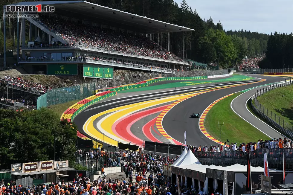 13. Spa-Francorchamps, Belgien (30. Juli 2023) - Der Klassiker rund um die berüchtigte Eau-Rouge-Kurve rückt 2023 vor die Sommerpause. Der Umbau 2022 hat die Strecke wieder etwas herausfordernder gemacht und zahlreiche Kiesbetten reinstalliert. Michael Schumacher feierte in seinem "Wohnzimmer" sein erstes F1-Rennen und seinen ersten Sieg. Foto zur News: 13. Spa-Francorchamps, Belgien (30. Juli 2023) - Der Klassiker rund um die berüchtigte Eau-Rouge-Kurve rückt 2023 vor die Sommerpause. Der Umbau 2022 hat die Strecke wieder etwas herausfordernder gemacht und zahlreiche Kiesbetten reinstalliert. Michael Schumacher feierte in seinem "Wohnzimmer" sein erstes F1-Rennen und seinen ersten Sieg.