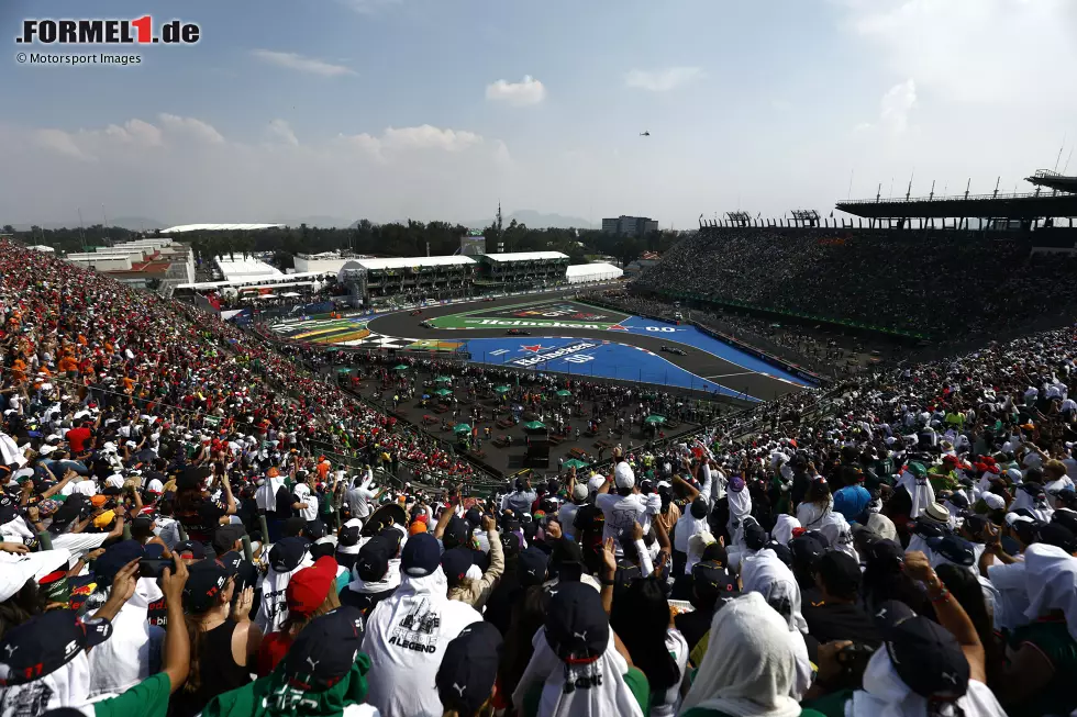 20. Mexiko-Stadt, Mexiko (29. Oktober 2023) - Wer an den Mexiko-GP denkt, der denkt zuerst an das Foro Sol, das einzigartige Stadionatmosphäre versprüht. Mit einer Höhe von über 2.200 Metern herrscht zudem extrem dünne Luft, die Motoren und die Aerodynamik der Autos stark beeinflusst. Foto zur News: 20. Mexiko-Stadt, Mexiko (29. Oktober 2023) - Wer an den Mexiko-GP denkt, der denkt zuerst an das Foro Sol, das einzigartige Stadionatmosphäre versprüht. Mit einer Höhe von über 2.200 Metern herrscht zudem extrem dünne Luft, die Motoren und die Aerodynamik der Autos stark beeinflusst.